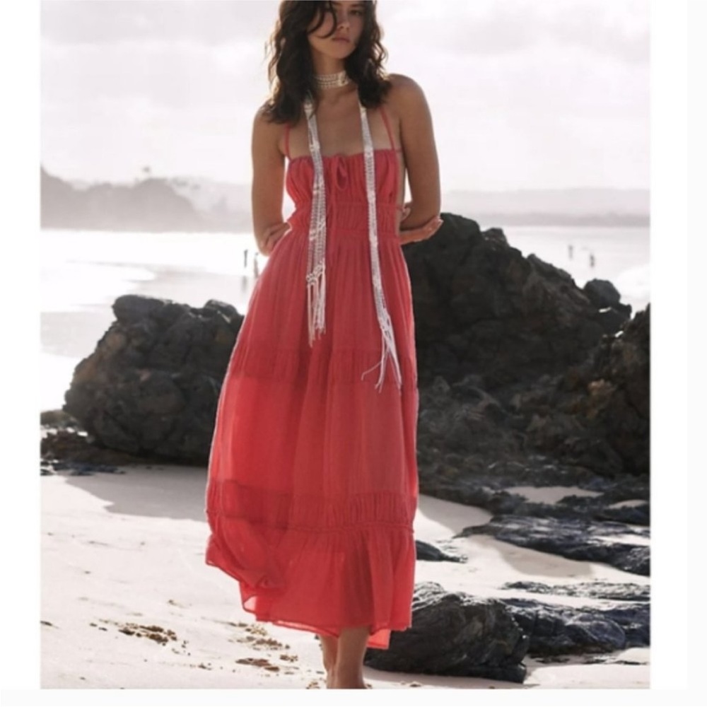 Free people taking sides Maxi